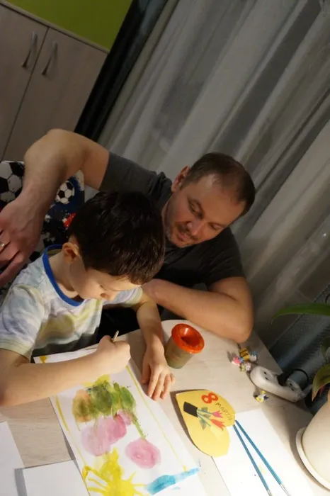 Асмаев Матвей
 " Открытка для мамы"