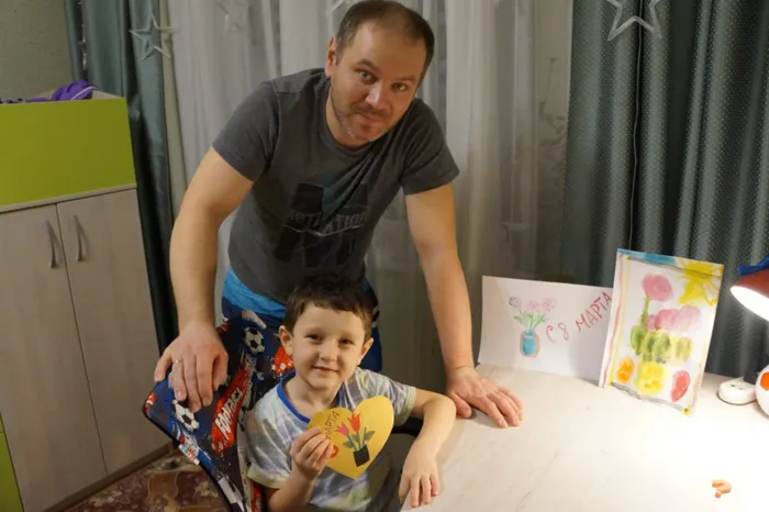 Асмаев Матвей
 " Открытка для мамы"