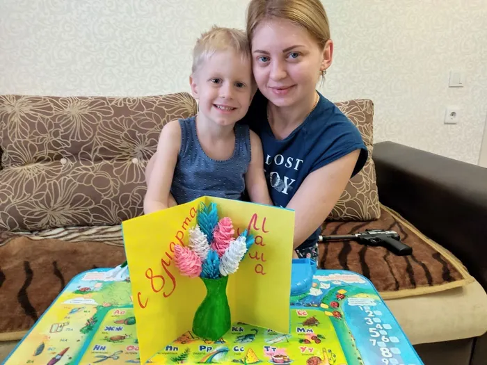 Текаев Назар
"Открытка для мамы"